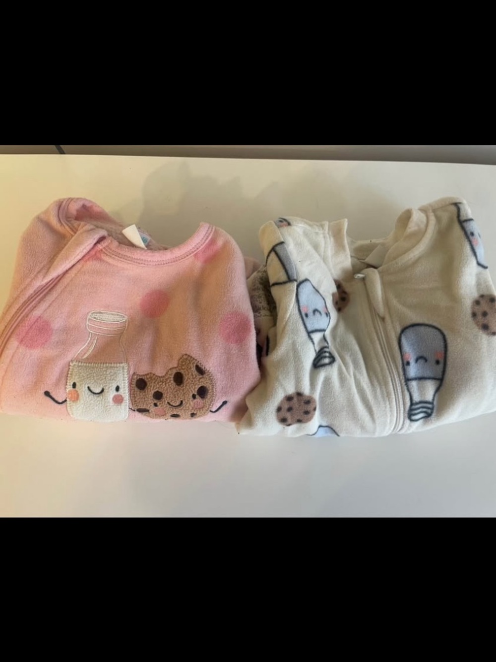 2 polar Pekkle pajamas - 18m